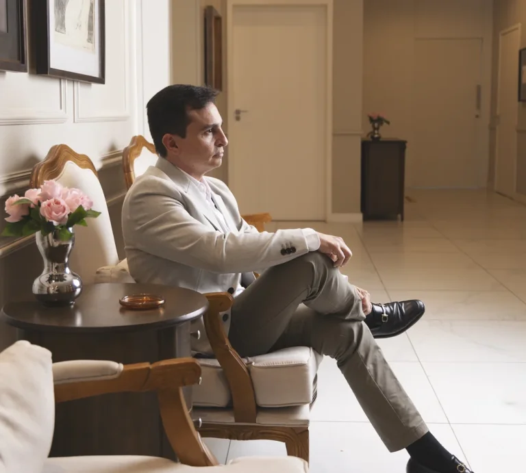 Dr. Eduardo Furlani na clínica em Fortaleza, que recebe pacientes de outras cidades e estados