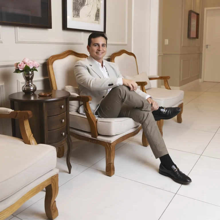 Recepção da clínica do Dr. Eduardo Furlani, que recebe pacientes de outras cidades