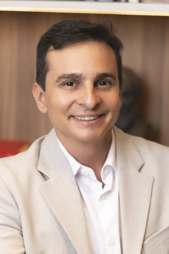 Dr. Eduardo Furlani, cirurgião plástico de lifting facial em Fortaleza
